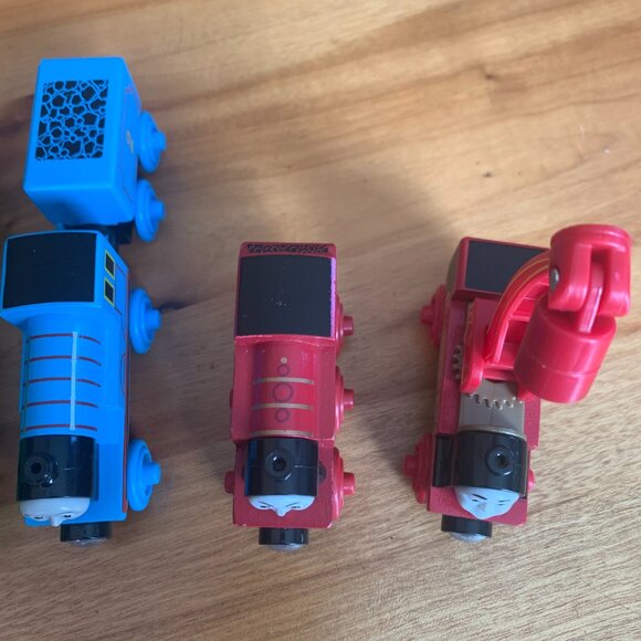 Set of 8 wooden Thomas the Tank Engine trains - Picture 5 of 9